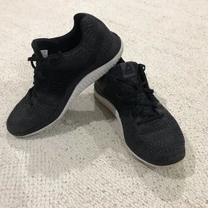 Reebok men’s canvas sneaker